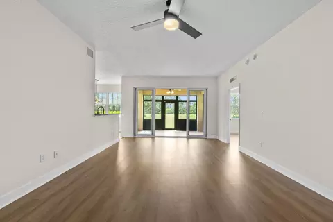 Living - 620 Shores Blvd, Saint Augustine, FL 32086 photo 3 of 10