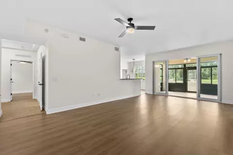 Living - 620 Shores Blvd, Saint Augustine, FL 32086 photo 4 of 10