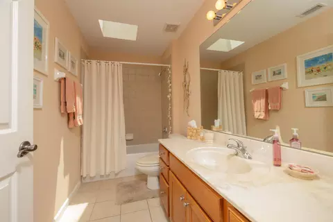 Bath - 132 Adela St, Saint Augustine, FL 32086 photo 5 of 7