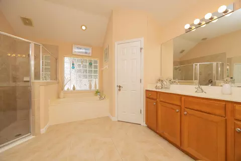 Bath - 132 Adela St, Saint Augustine, FL 32086 photo 2 of 7