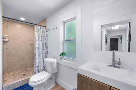 Bath - 604 W King St, Saint Augustine, FL 32084 photo 3 of 4