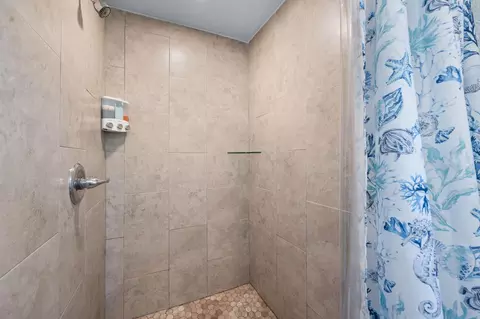 Bath - 604 W King St, Saint Augustine, FL 32084 photo 4 of 4