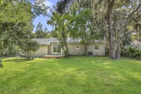 Exterior - 13 Oak St, Saint Augustine, FL 32084 photo 6 of 9