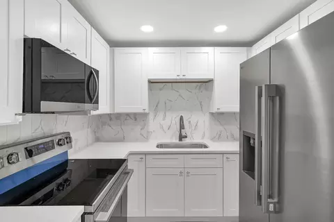 Kitchen - 13 Oak St, Saint Augustine, FL 32084 photo 3 of 4