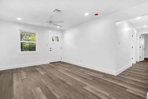 Living - 13 Oak St, Saint Augustine, FL 32084 photo 4 of 4