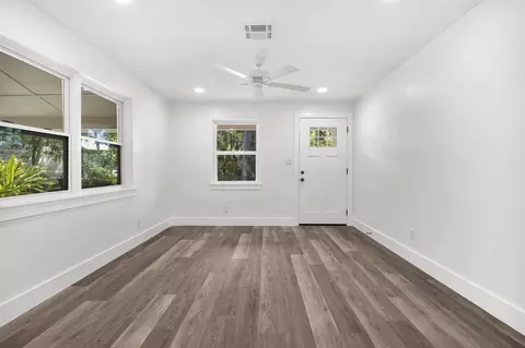 Living - 13 Oak St, Saint Augustine, FL 32084 photo 3 of 4