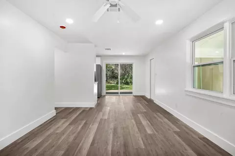 Living - 13 Oak St, Saint Augustine, FL 32084 photo 1 of 4