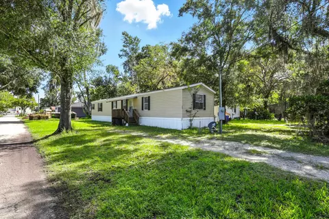 300 E Carter St, Hastings, FL 32145