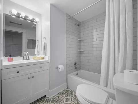 Bath - 6 South St, Saint Augustine, FL 32084 photo 1 of 2