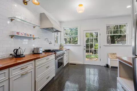 Kitchen - 22 Bay View Dr, Saint Augustine, FL 32084 photo 2 of 4