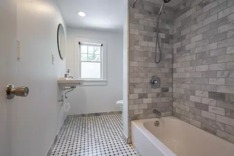 Bath - 22 Bay View Dr, Saint Augustine, FL 32084 photo 4 of 4