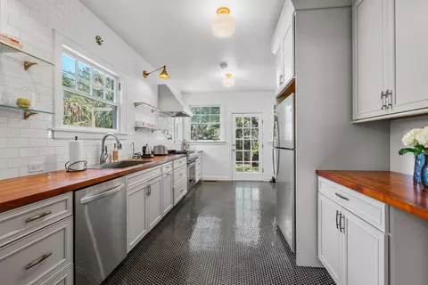 Kitchen - 22 Bay View Dr, Saint Augustine, FL 32084 photo 1 of 4