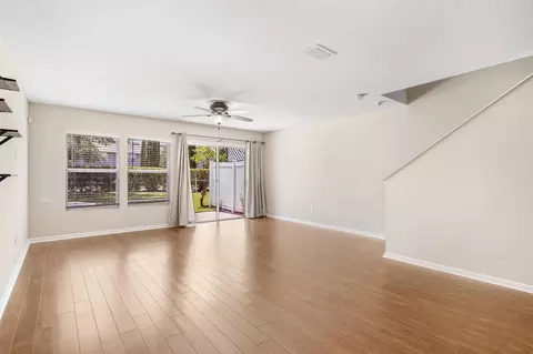 225 E Pisa Pl, Saint Augustine, FL 32084 photo 2