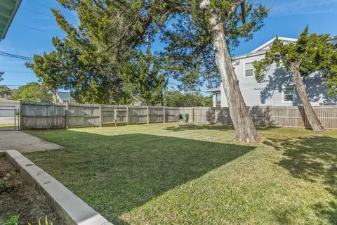 Exterior - 102 Carver St, Saint Augustine, FL 32080 photo 7 of 12
