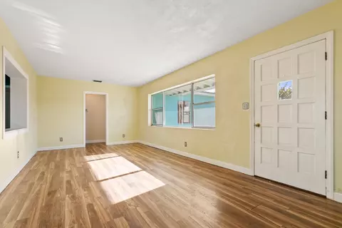 Living - 102 Carver St, Saint Augustine, FL 32080 photo 2 of 6
