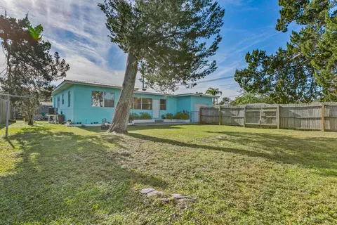Exterior - 102 Carver St, Saint Augustine, FL 32080 photo 6 of 12