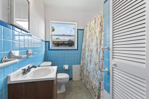 Bath - 102 Carver St, Saint Augustine, FL 32080 photo 1 of 1