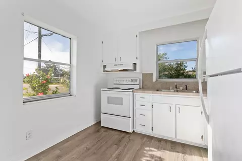 Kitchen - 102 Carver St, Saint Augustine, FL 32080 photo 1 of 4