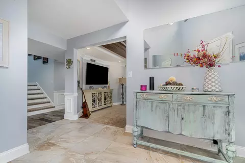 Entry Way - 4502 Shore Dr, Saint Augustine, FL 32086 photo 2 of 6