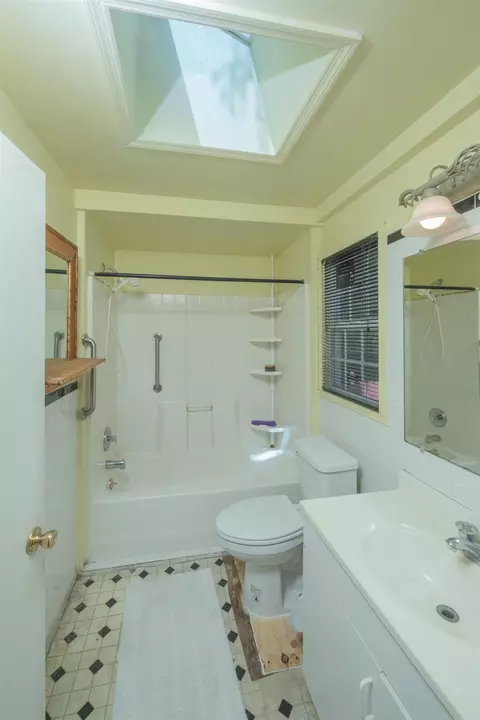 Bath - 22 Arenta St, Saint Augustine, FL 32084 photo 2 of 2