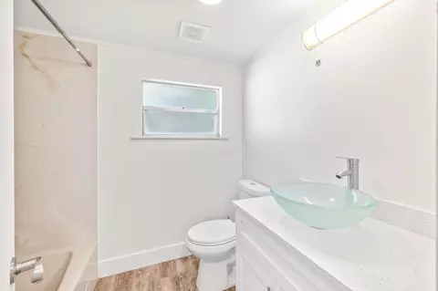 Bath - 432 Pomont Ave, Saint Augustine, FL 32084 photo 1 of 1