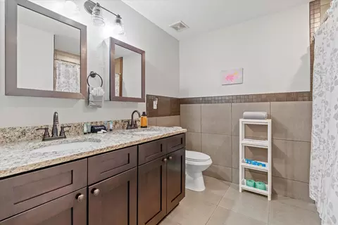 Bath - 118 Twine St, Saint Augustine, FL 32084 photo 1 of 2