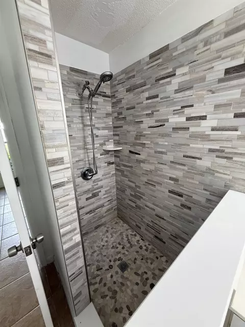 Bath - 5329 Ogilvie Ln, Saint Augustine, FL 32086 photo 1 of 7