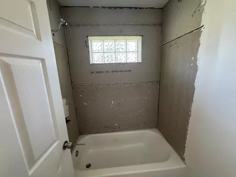 Bath - 5329 Ogilvie Ln, Saint Augustine, FL 32086 photo 6 of 7