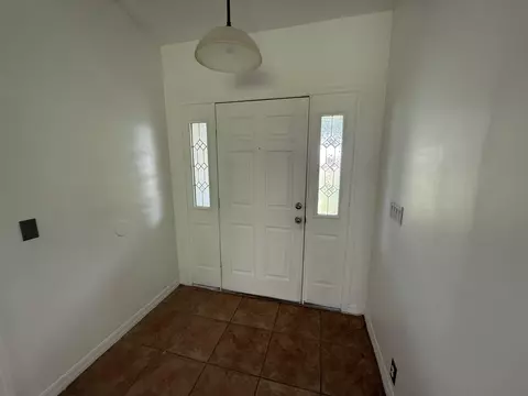Entry Way - 5329 Ogilvie Ln, Saint Augustine, FL 32086 photo 2 of 4