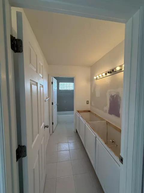 Bath - 5329 Ogilvie Ln, Saint Augustine, FL 32086 photo 3 of 7