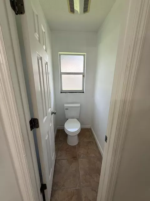 Bath - 5329 Ogilvie Ln, Saint Augustine, FL 32086 photo 7 of 7