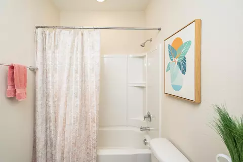 Bath - 300 Windley Dr, Saint Augustine, FL 32092 photo 5 of 8