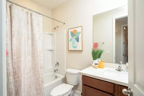 Bath - 300 Windley Dr, Saint Augustine, FL 32092 photo 2 of 8