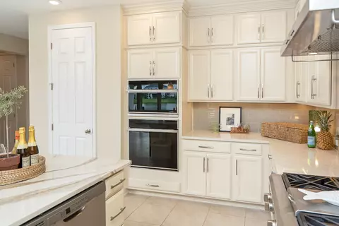 Kitchen - 300 Windley Dr, Saint Augustine, FL 32092 photo 10 of 11