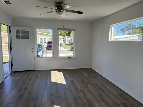 Living - 97 Mcdonald Ave, Saint Augustine, FL 32084 photo 7 of 8