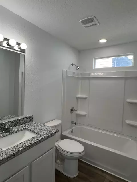 Bath - 97 Mcdonald Ave, Saint Augustine, FL 32084 photo 4 of 8