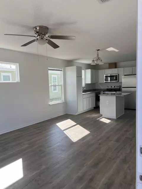 Living - 97 Mcdonald Ave, Saint Augustine, FL 32084 photo 3 of 8