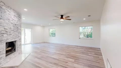 Living - 412 Gentian Rd, Saint Augustine, FL 32086 photo 4 of 9
