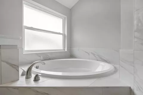 Bath - 105 Fonseca Dr, Saint Augustine, FL 32086 photo 2 of 6