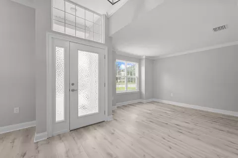 Entry Way - 105 Fonseca Dr, Saint Augustine, FL 32086 photo 2 of 5