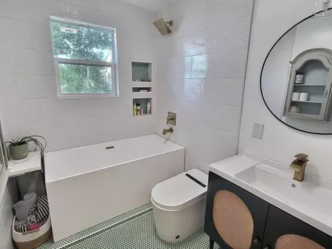 Bath - 50 Magnolia Dr Apt 50 A 50 B 48 #50 A, 50 B, 48, Saint Augustine, FL 32080 photo 1 of 3