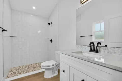 Bath - 236 North Blvd, Saint Augustine, FL 32095 photo 2 of 3
