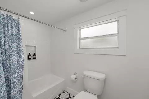 Bath - 52 Spring St, Saint Augustine, FL 32084 photo 9 of 9