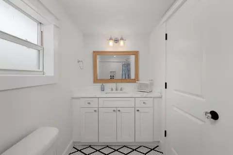 Bath - 52 Spring St, Saint Augustine, FL 32084 photo 8 of 9
