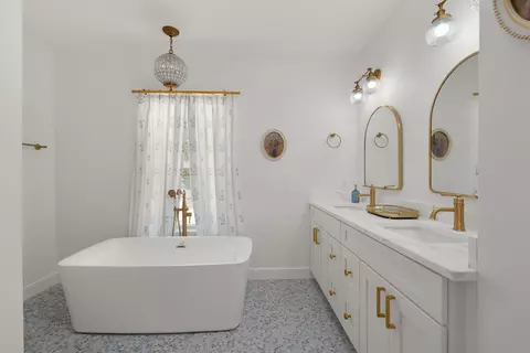 Bath - 52 Spring St, Saint Augustine, FL 32084 photo 6 of 9
