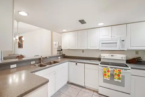 Kitchen - 155 Marine St UNIT 202, Saint Augustine, FL 32084 photo 1 of 3