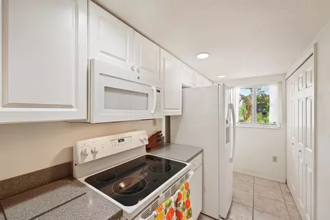 Kitchen - 155 Marine St UNIT 202, Saint Augustine, FL 32084 photo 2 of 3