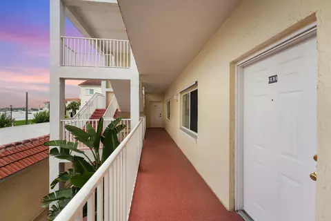 Entry Way - 155 Marine St UNIT 202, Saint Augustine, FL 32084 photo 2 of 2
