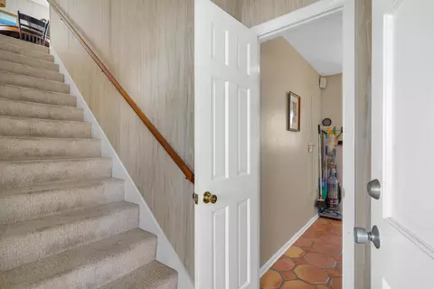 Entry Way - 26 Dolphin Dr, Saint Augustine, FL 32080 photo 2 of 2