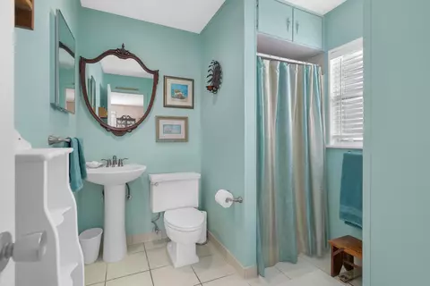 Bath - 26 Dolphin Dr, Saint Augustine, FL 32080 photo 3 of 3
